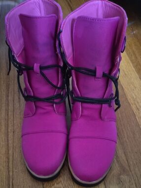 Women’s Fuchsia Lace-Up Ankle Boots